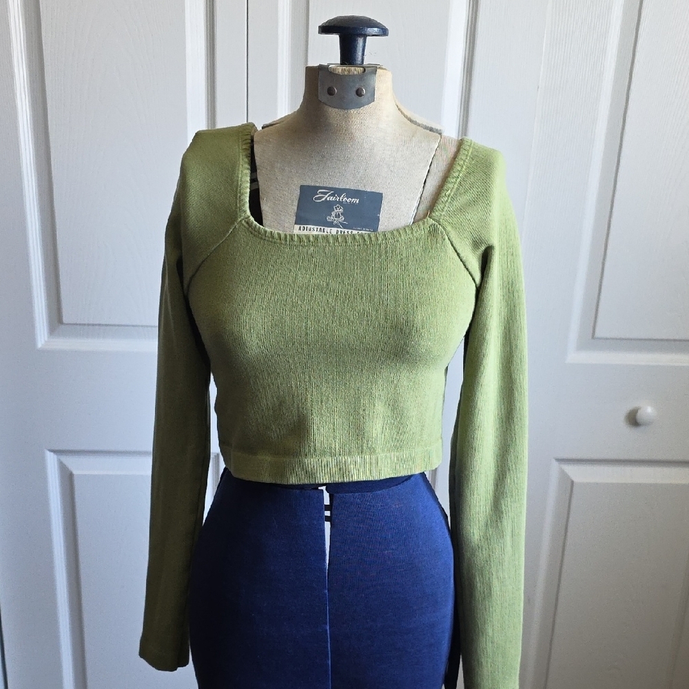 Athletic Top Light Green Fitted Long Sleeve Crop Workouts Casual Wear EUC Size M